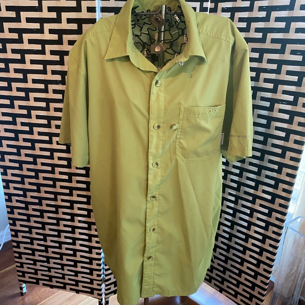 Men’s Columbia shirt